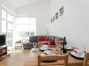 Pass the Keys 2 Bed Sea View Apartment with Balcony Parking